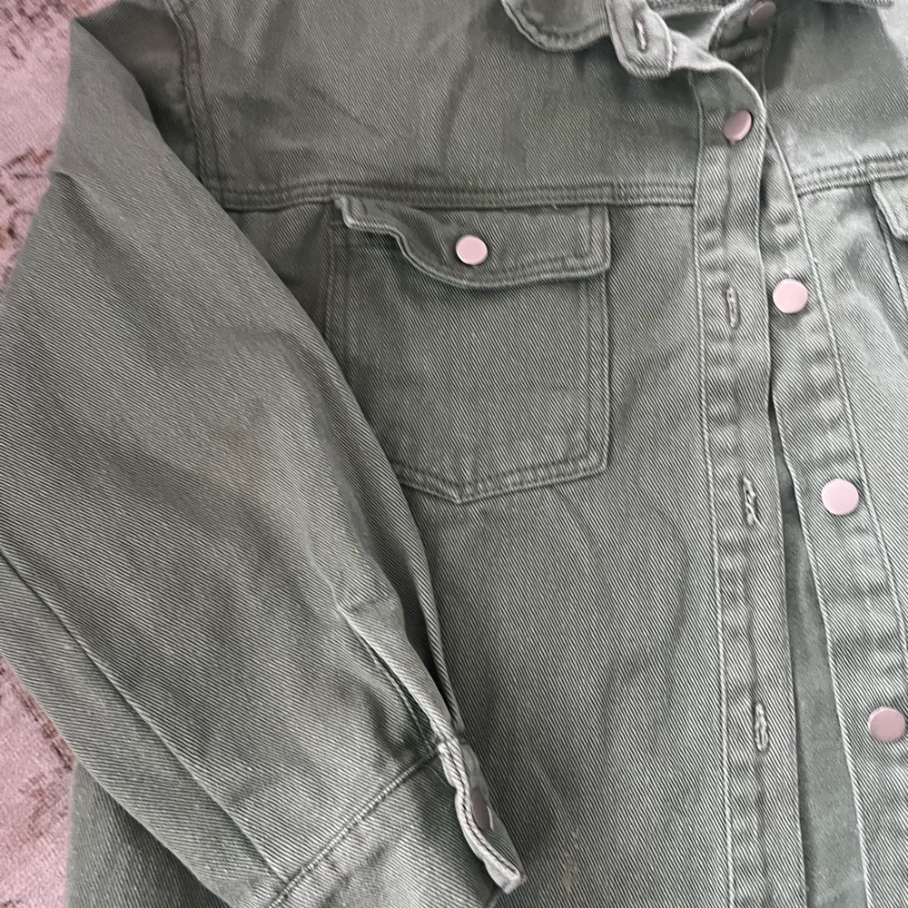 Green Button-Up Denim Shacket - Picture 4 of 5